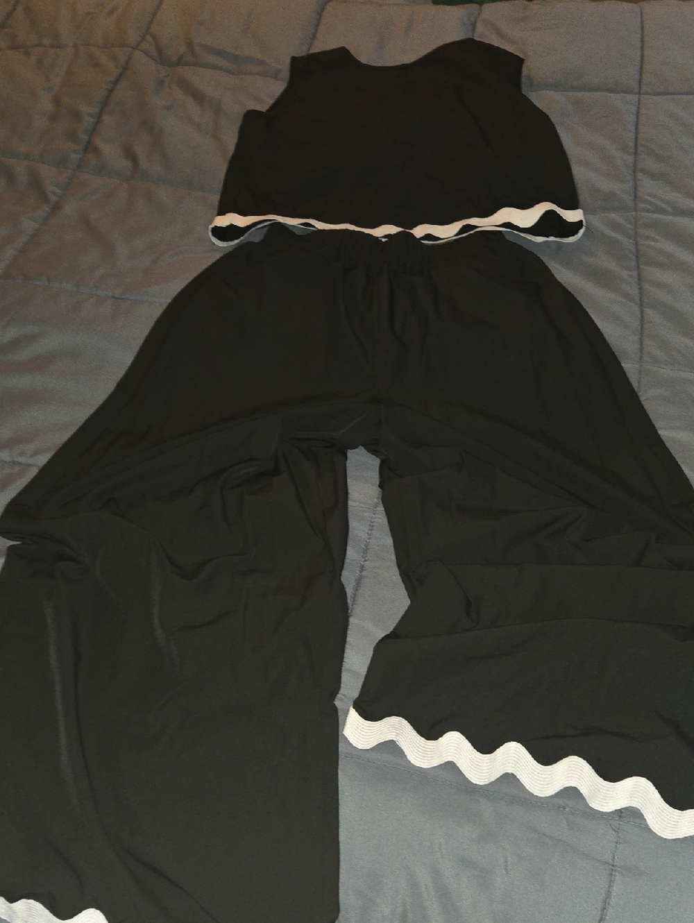 SHEIN Black Sleeveless Tank Top and Pants Set with White Trim